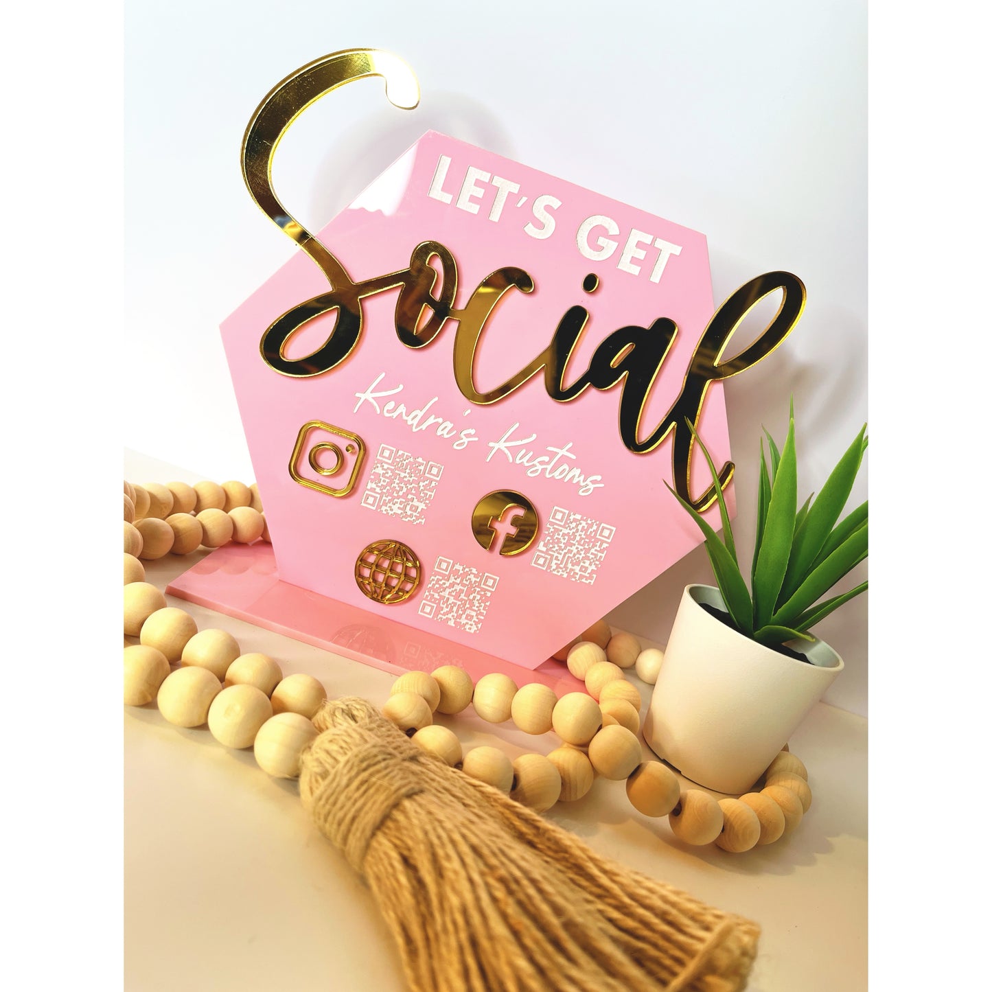 Social Media / Scan to Pay Sign