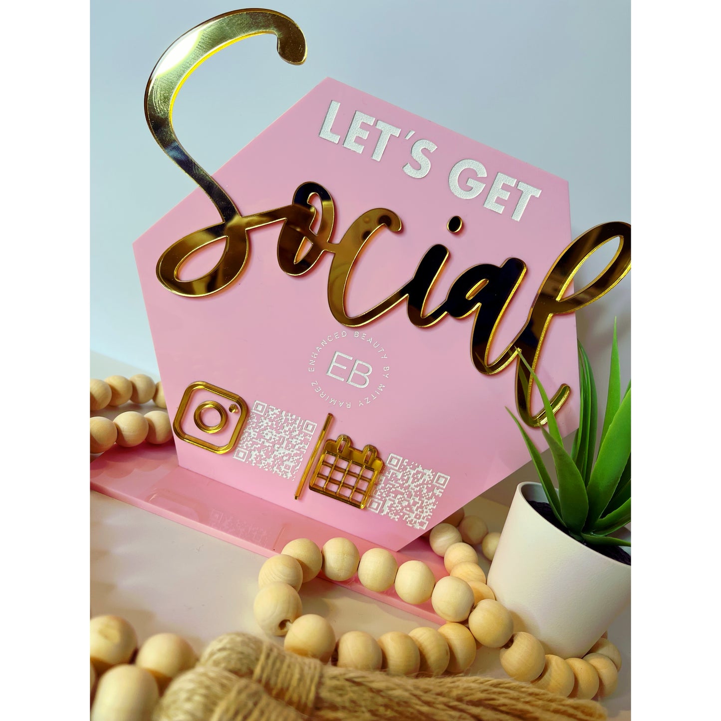 Social Media / Scan to Pay Sign