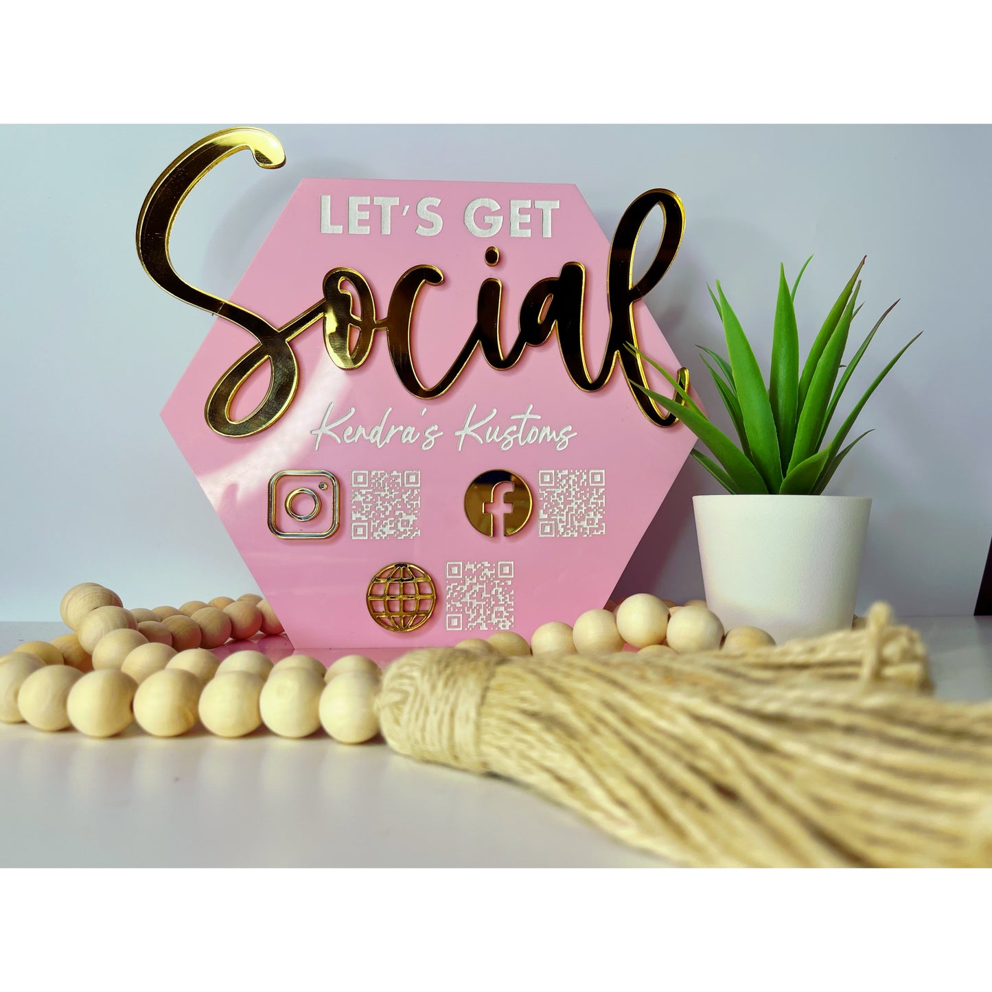 Social Media / Scan to Pay Sign