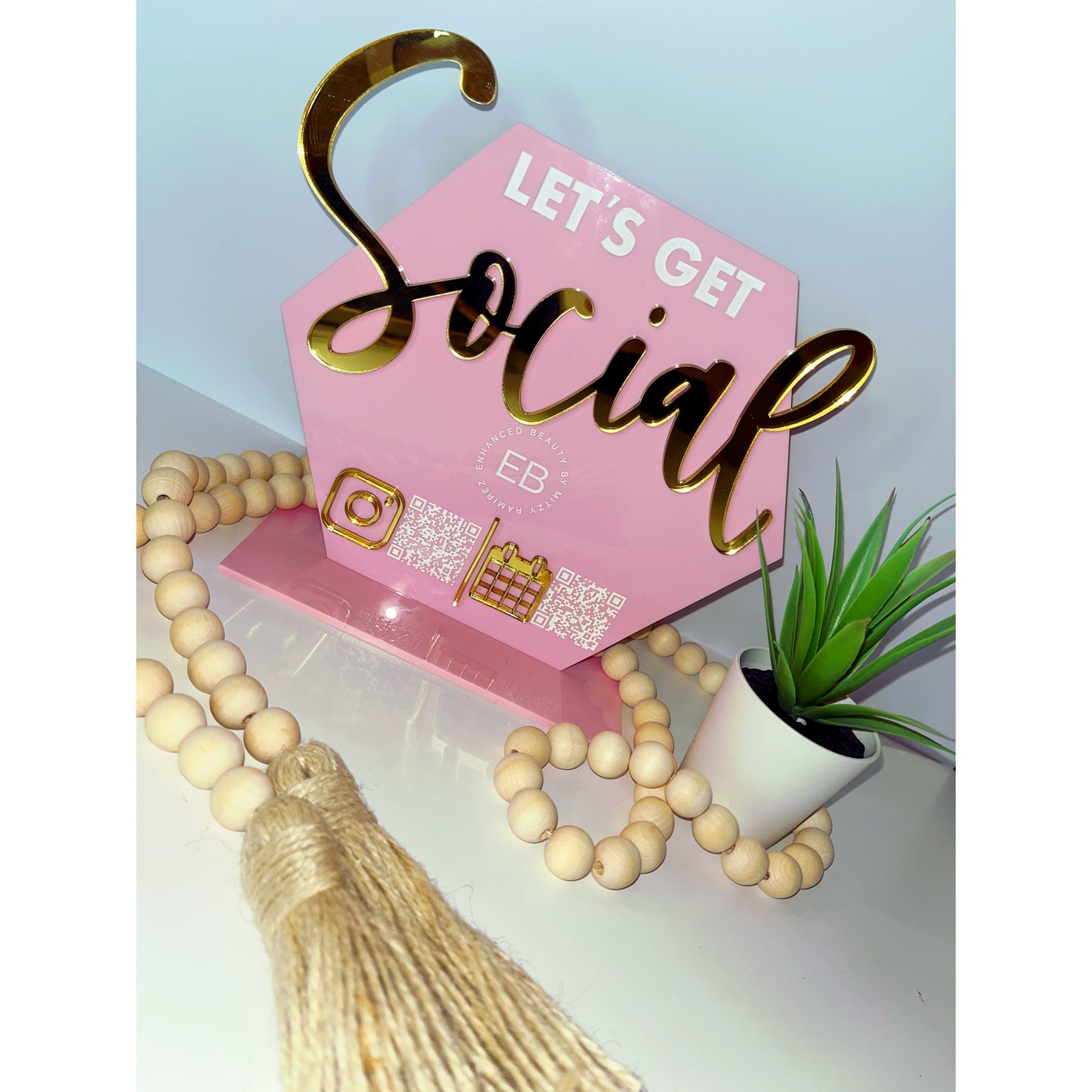 Social Media / Scan to Pay Sign