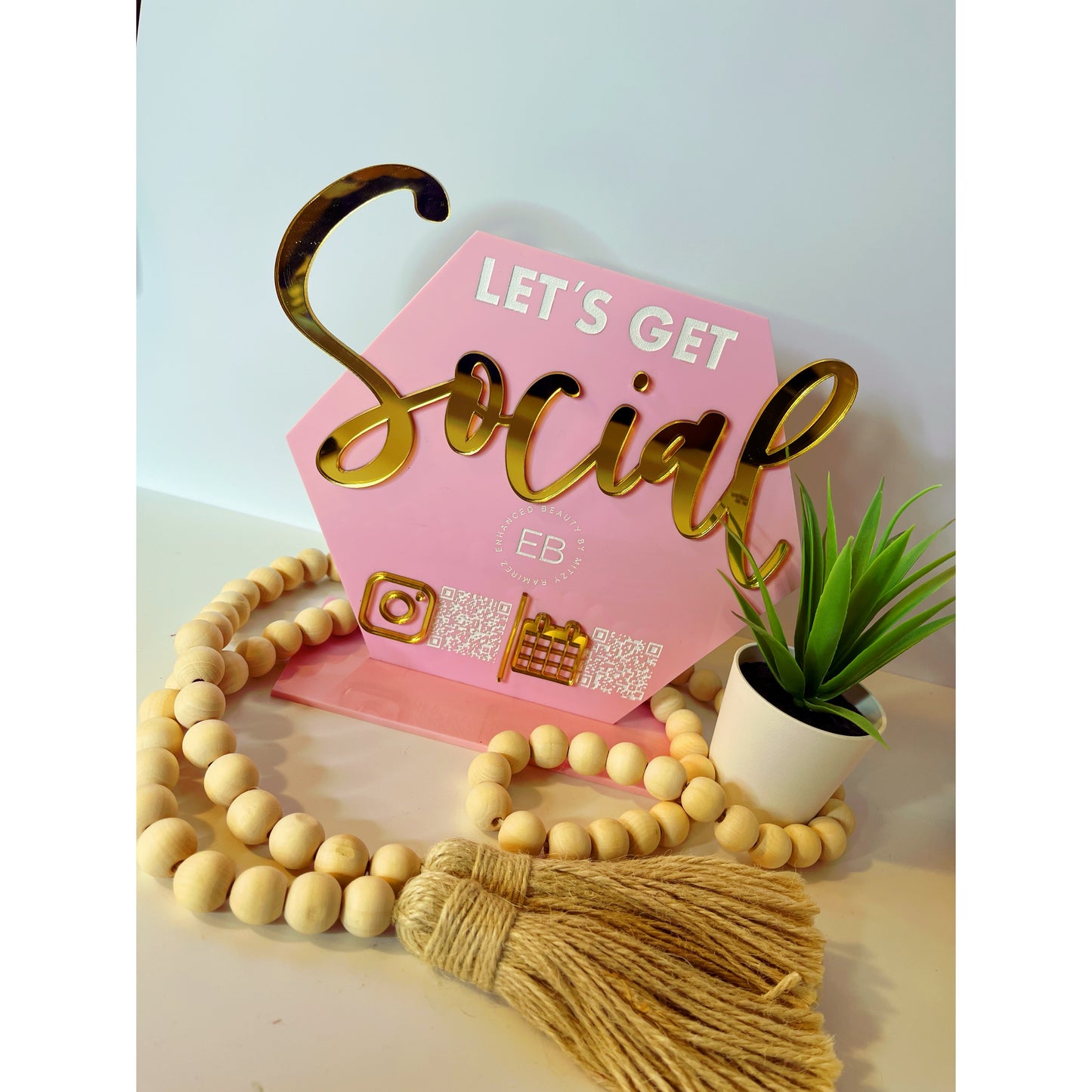 Social Media / Scan to Pay Sign