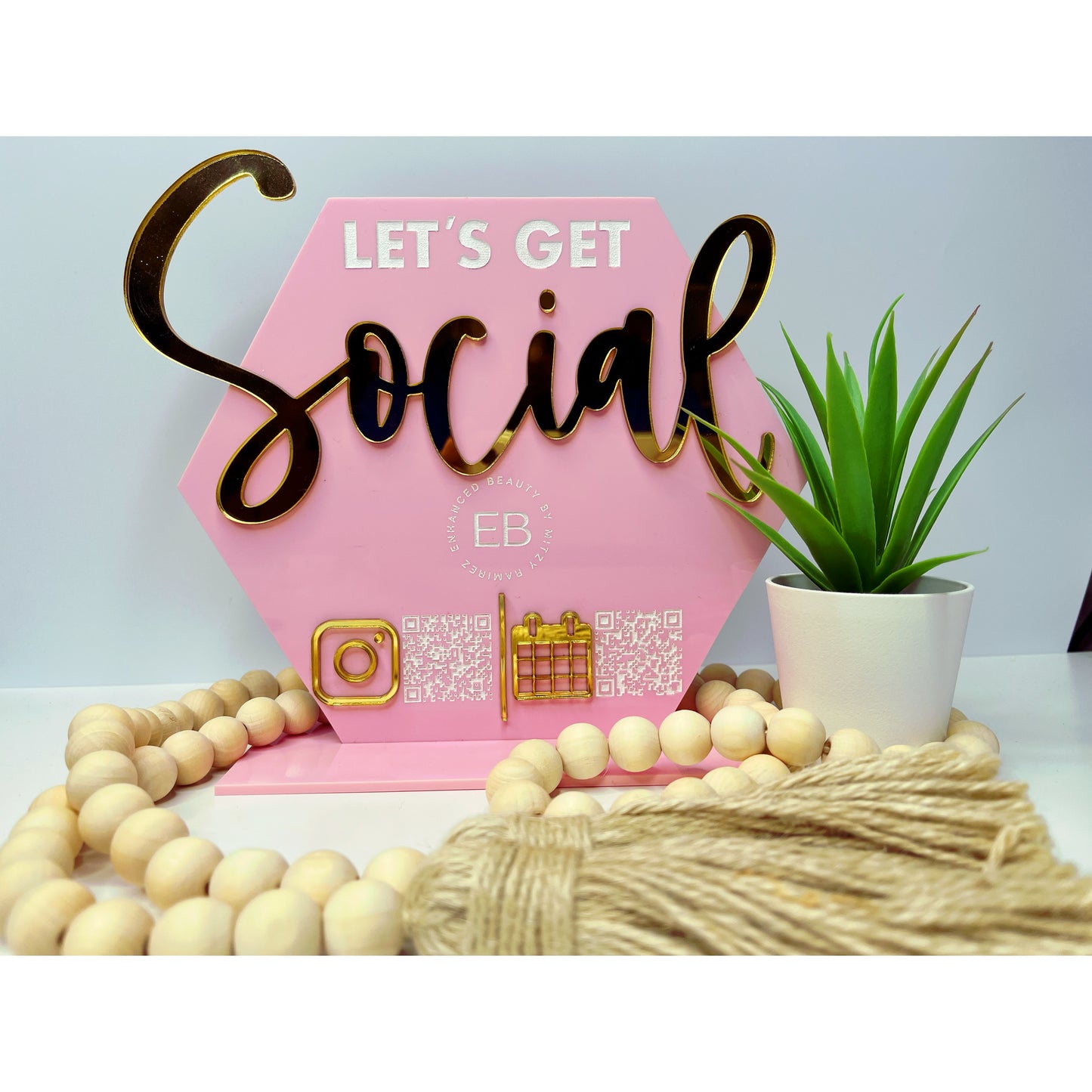 Social Media / Scan to Pay Sign