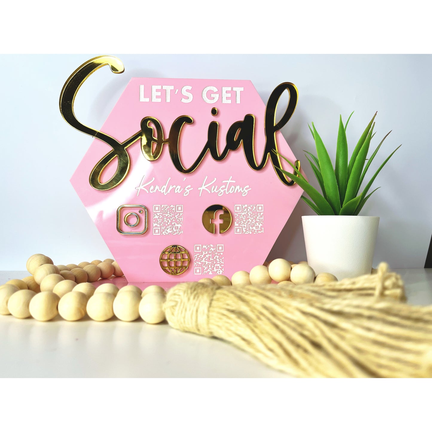 Social Media / Scan to Pay Sign