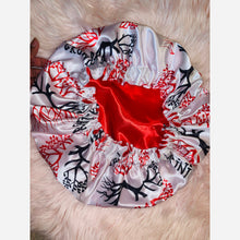 Load image into Gallery viewer, Reversible Satin bonnet TODDLER SIZE UP.
