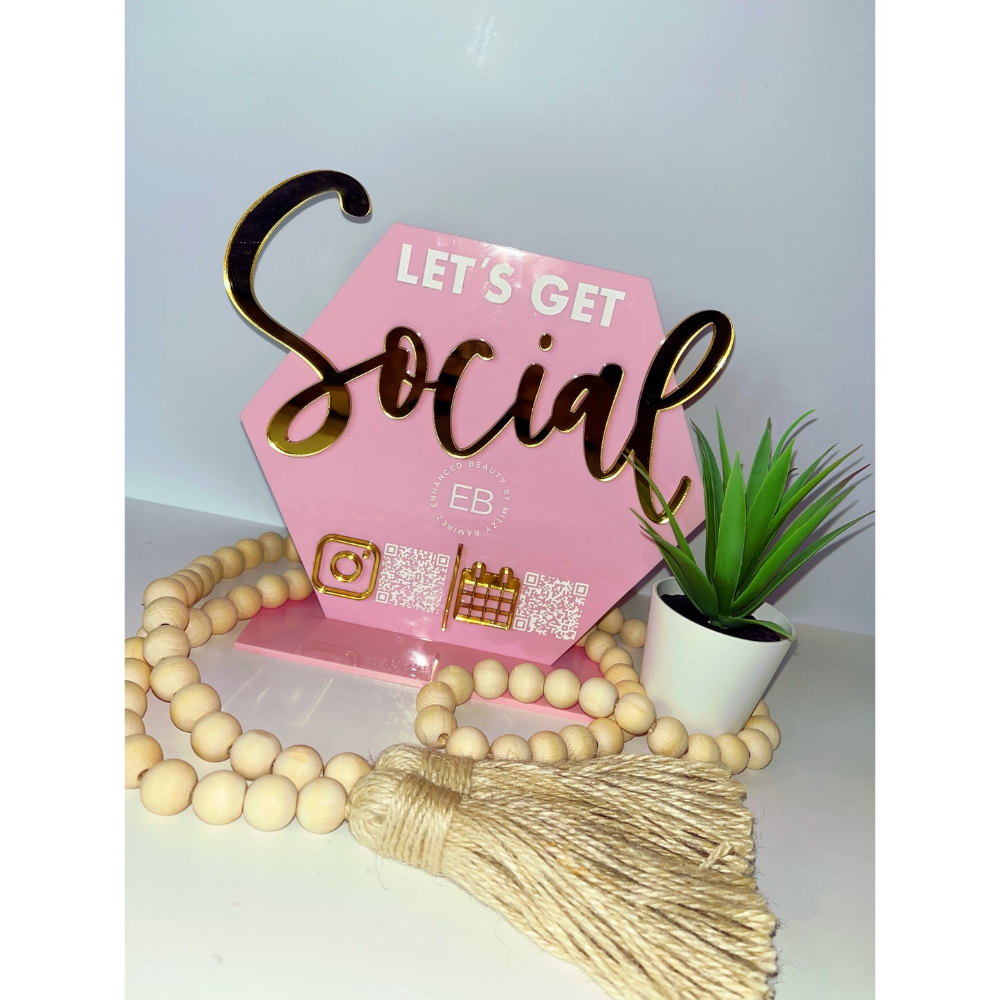 Social Media / Scan to Pay Sign