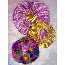 Load image into Gallery viewer, Newborn Reversible Satin Bonnet
