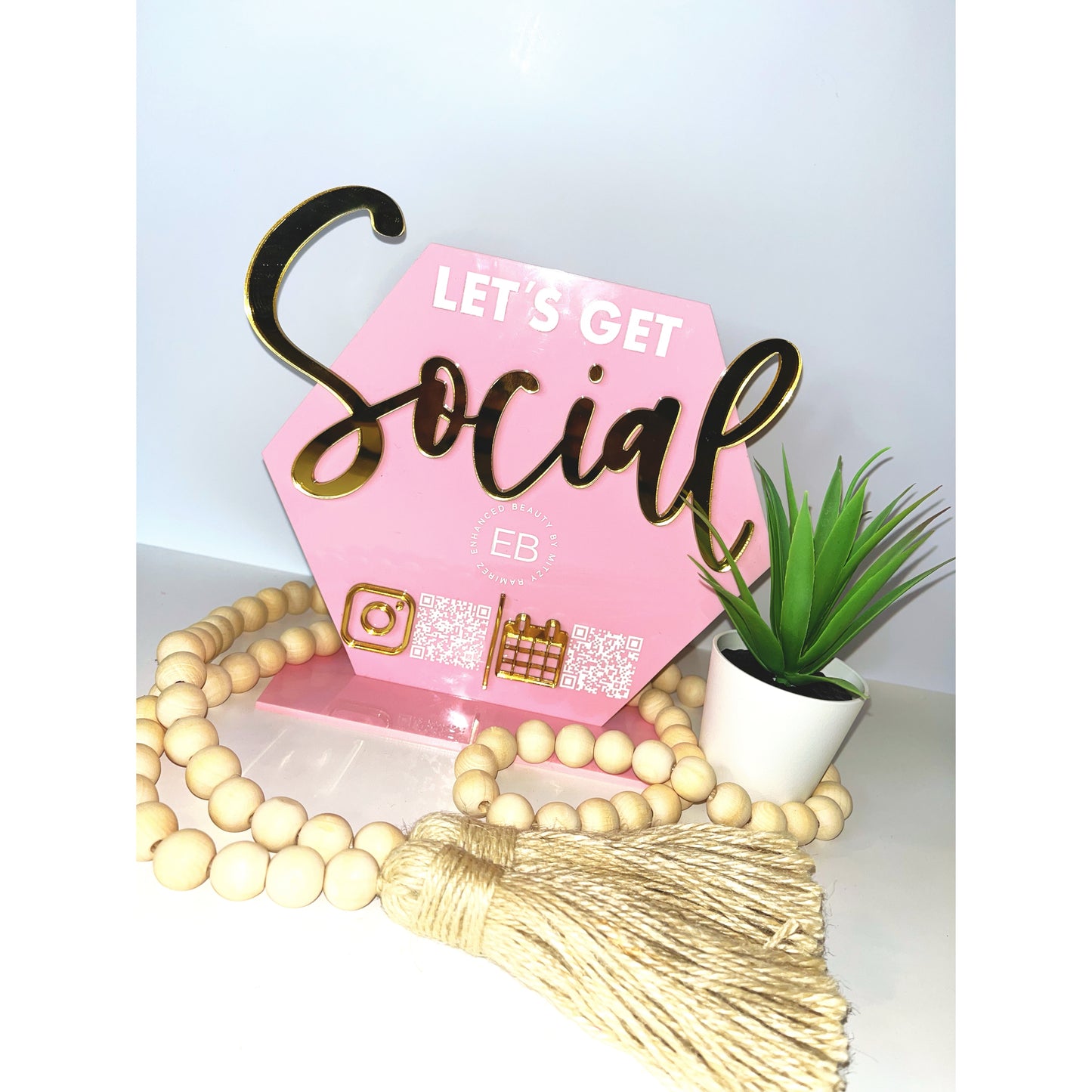 Social Media / Scan to Pay Sign